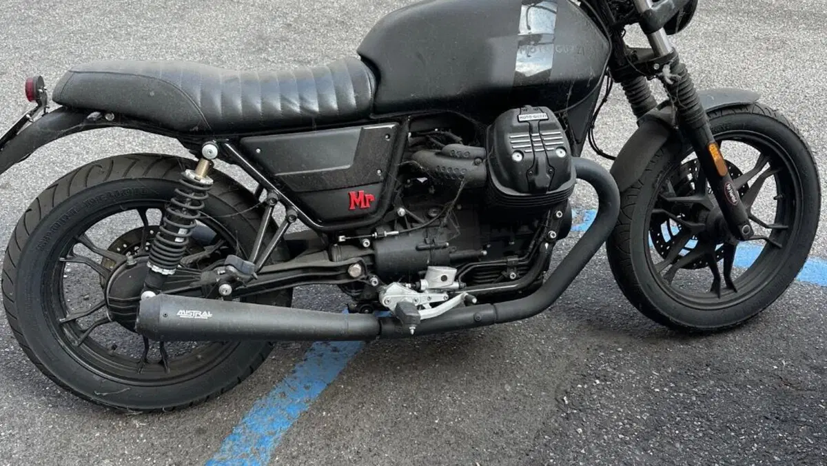 Moto Guzzi V7 III Stone Night Pack (2019 - 20)  (3)