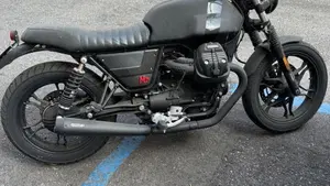 Moto Guzzi V7 III Stone Night Pack (2019 - 20)  (3)