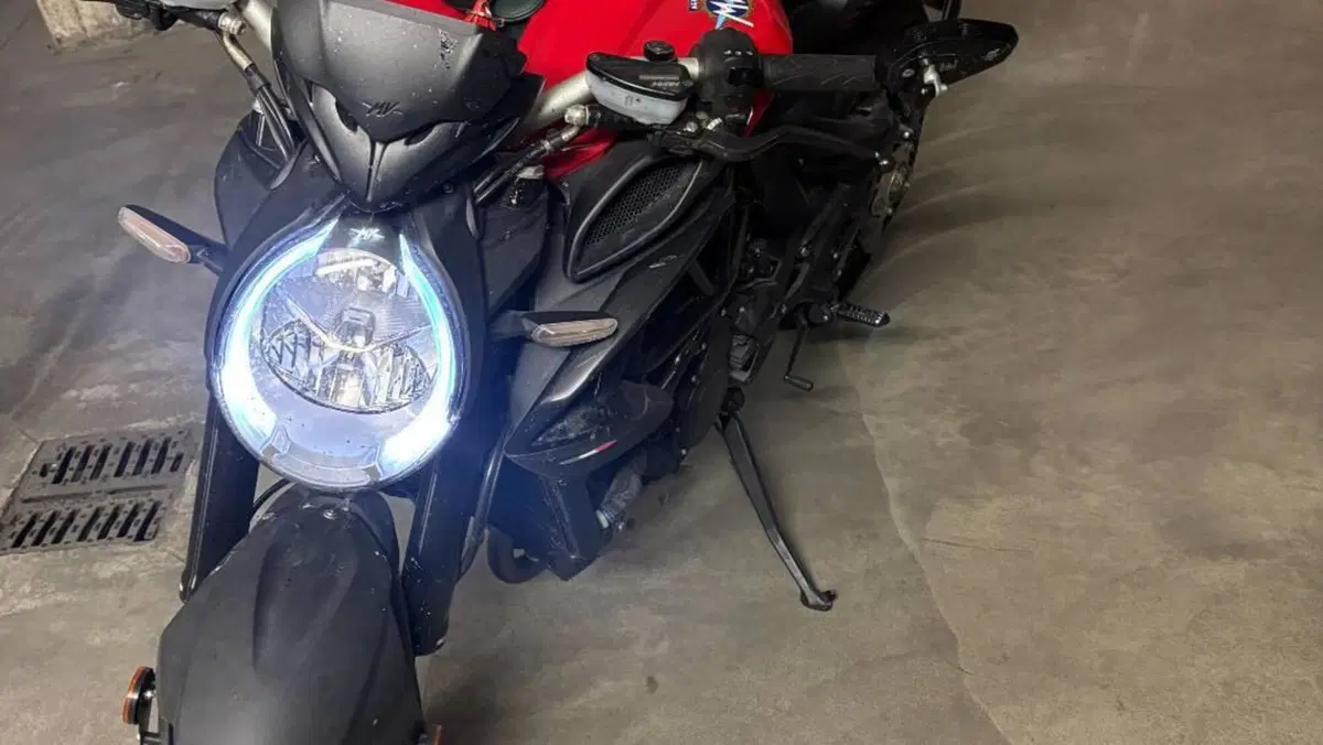 MV Agusta Brutale 800 Rosso (2021 - 23)  (2)