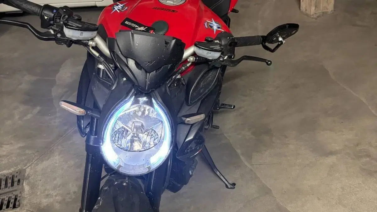 MV Agusta Brutale 800 Rosso (2021 - 23)  (3)