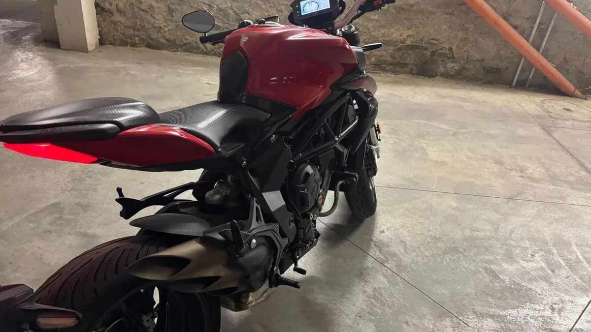 MV Agusta Brutale 800 Rosso (2021 - 23)  (5)