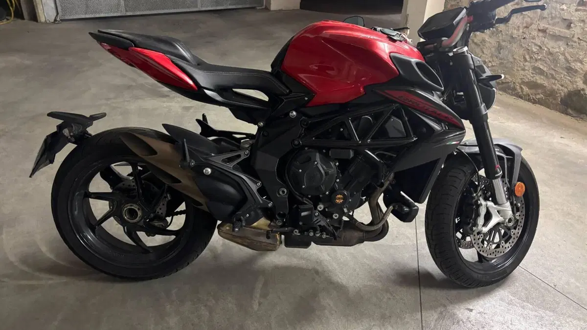 MV Agusta Brutale 800 Rosso (2021 - 23) 