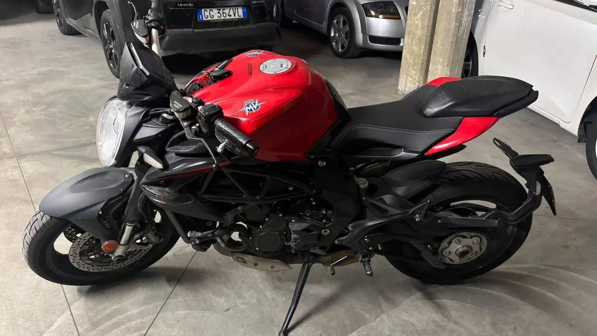 MV Agusta Brutale 800 Rosso (2021 - 23)  (8)