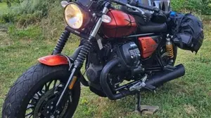 Moto Guzzi V9 Bobber Sport (2019 - 20)  (2)