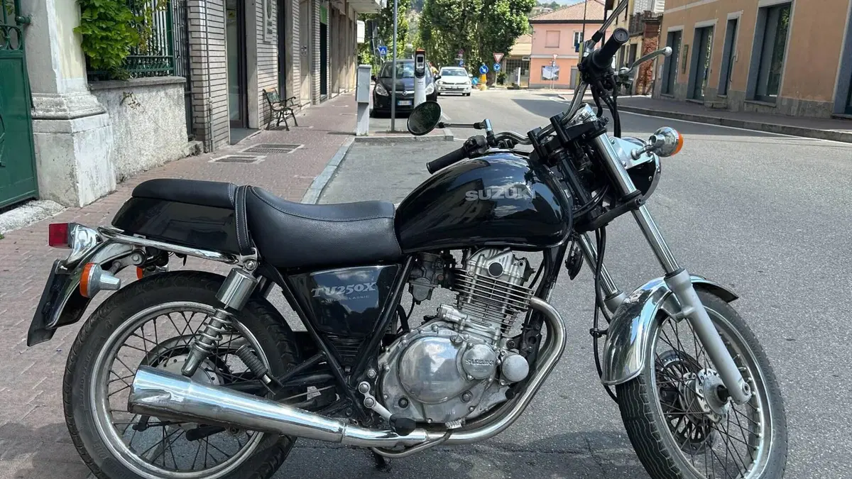 Suzuki TU 250 X (1997 - 03)  (2)