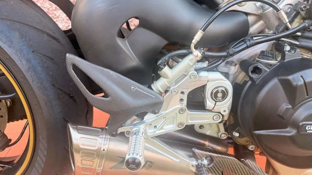 Ducati Streetfighter V4 S (2023 - 24)  (4)