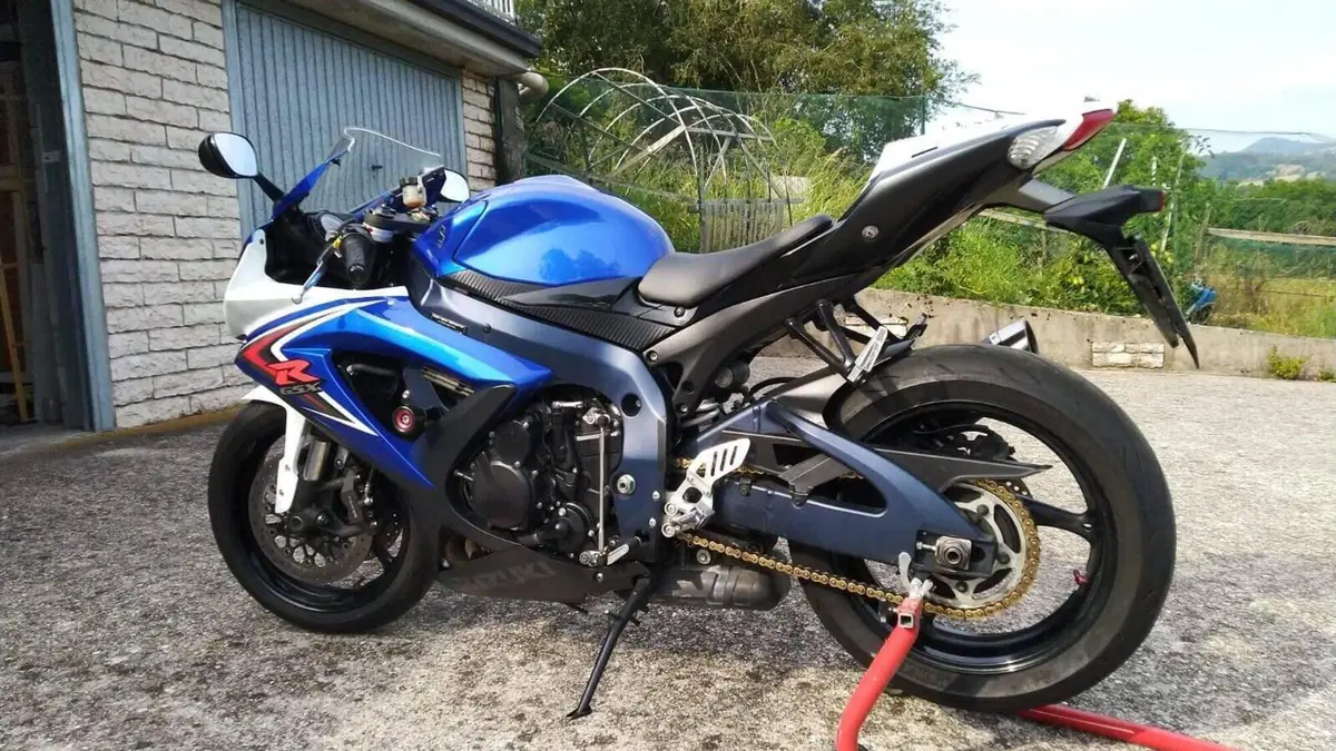 Suzuki GSX R 750 (2011 - 17)  (2)