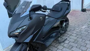 Yamaha T-Max 560 (2025 - 26)  (2)