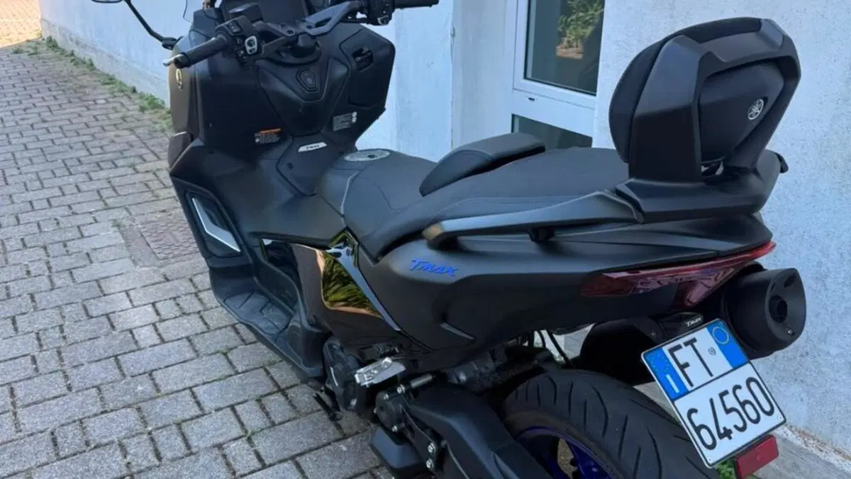 Yamaha T-Max 560 (2025 - 26)  (3)