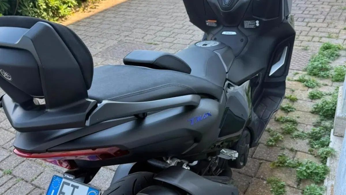 Yamaha T-Max 560 (2025 - 26)  (4)