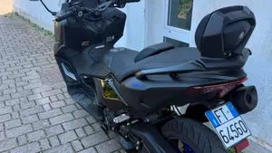 Yamaha T-Max 560 (2025 - 26)  (5)