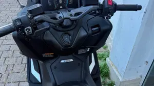 Yamaha T-Max 560 (2025 - 26)  (6)