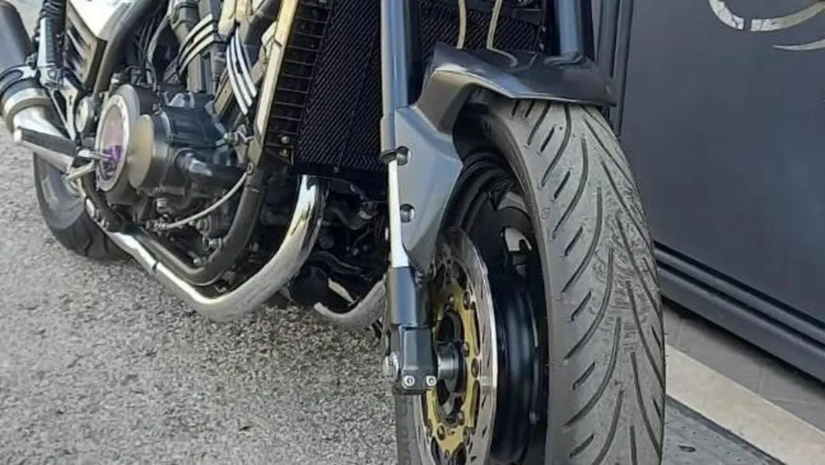 Yamaha V-Max 1200  (3)