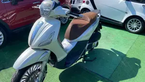Piaggio Beverly 300 i.e. (2010 - 16)  (2)