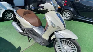 Piaggio Beverly 300 i.e. (2010 - 16)  (3)