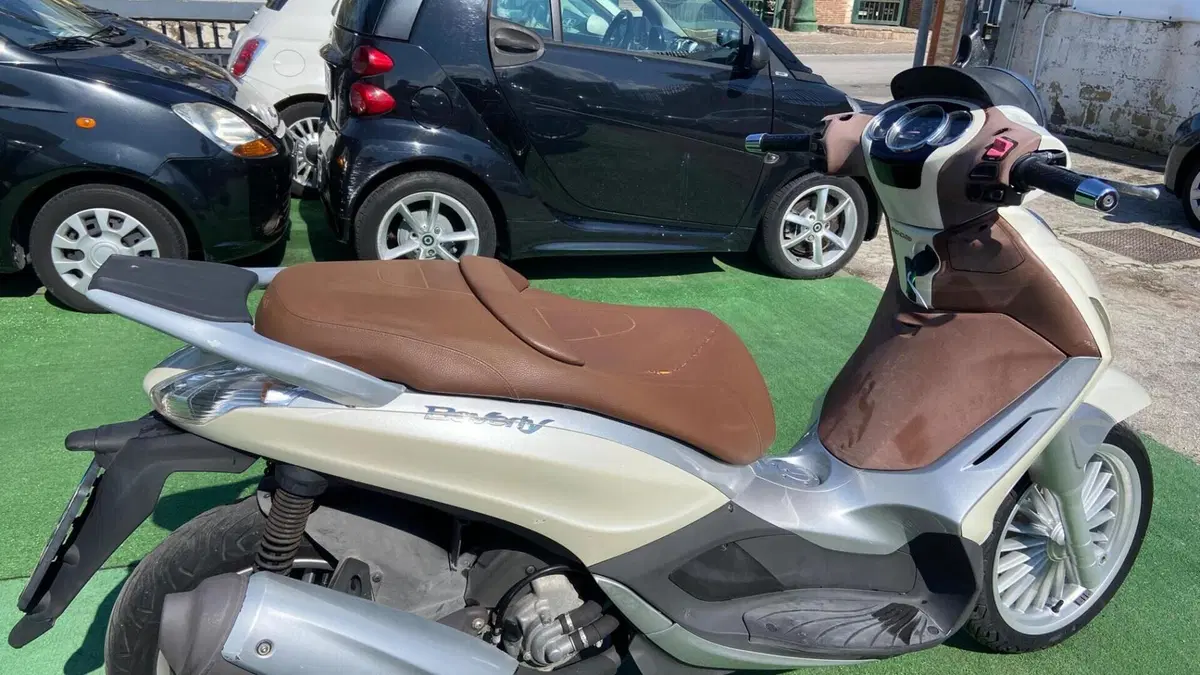 Piaggio Beverly 300 i.e. (2010 - 16)  (4)