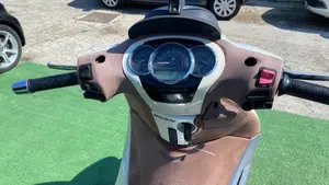Piaggio Beverly 300 i.e. (2010 - 16)  (11)