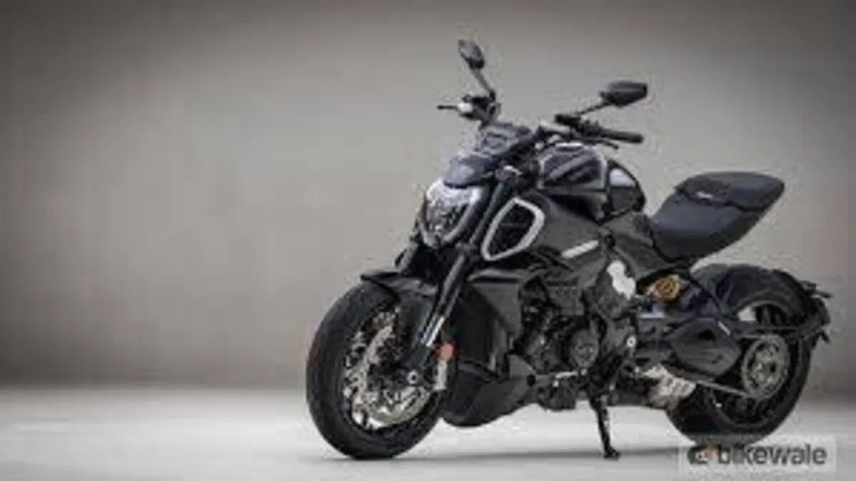 Ducati Diavel V4 (2023 - 26)  (2)