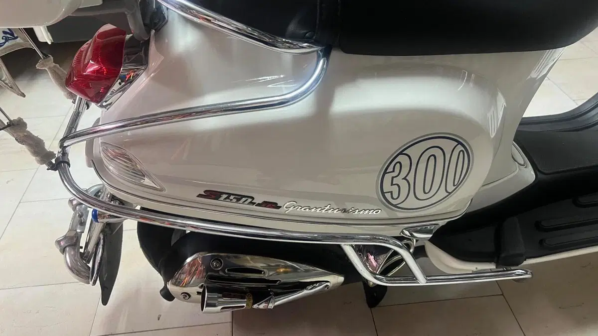 Piaggio Vespa 200 E  (5)