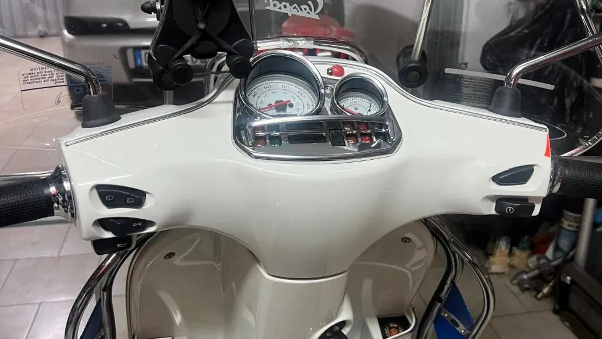 Piaggio Vespa 200 E  (6)