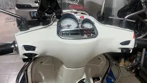 Piaggio Vespa 200 E  (6)