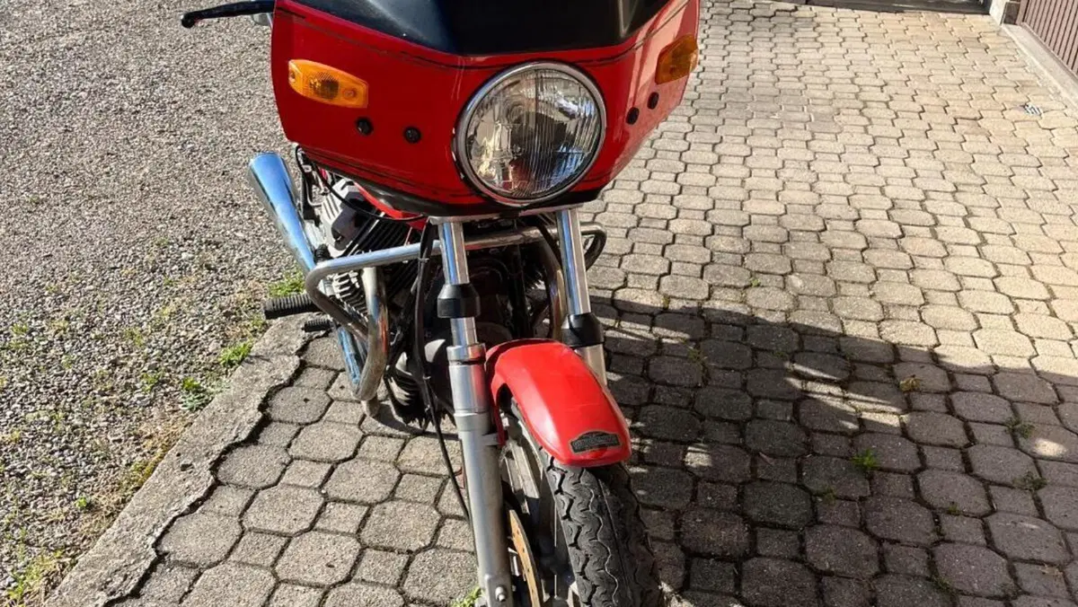 Moto Guzzi   (2)