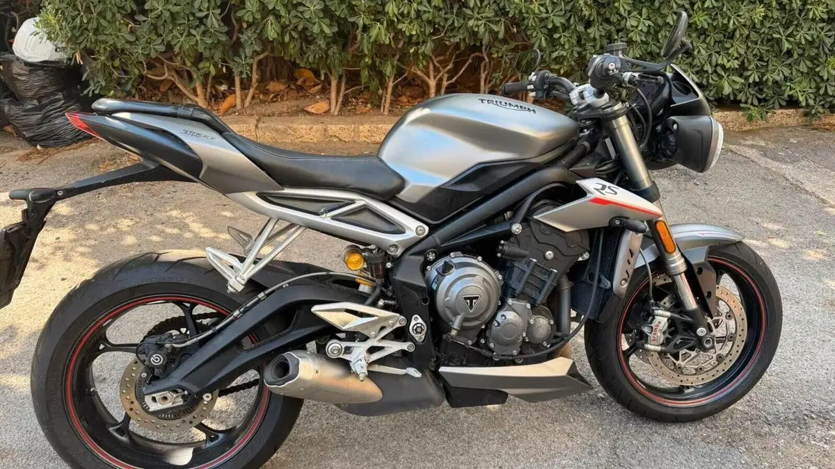Triumph Street Triple RS (2017 - 19)  (2)