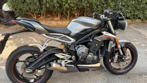 Triumph Street Triple RS (2017 - 19)  (2)