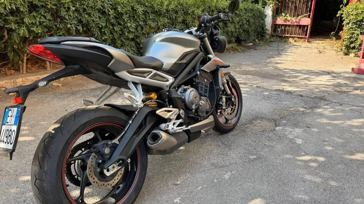 Triumph Street Triple RS (2017 - 19)  (3)