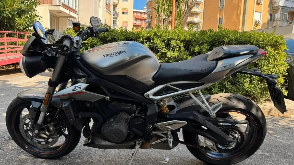 Triumph Street Triple RS (2017 - 19)  (4)