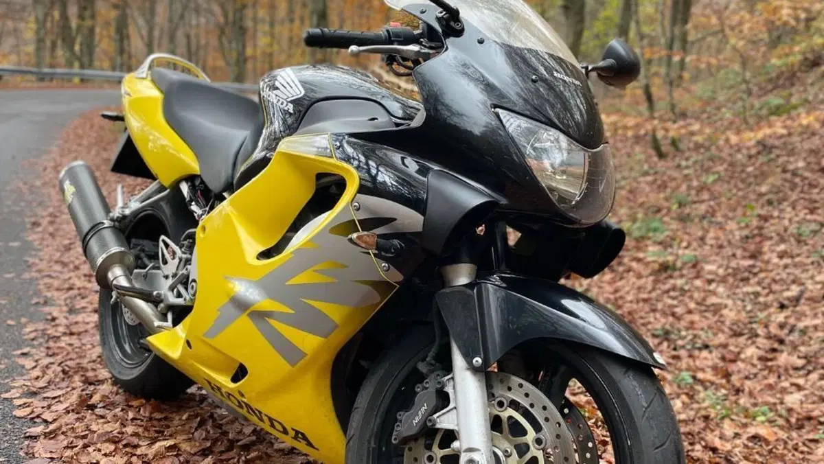 Honda CBR 600 F (1999 - 00)  (5)