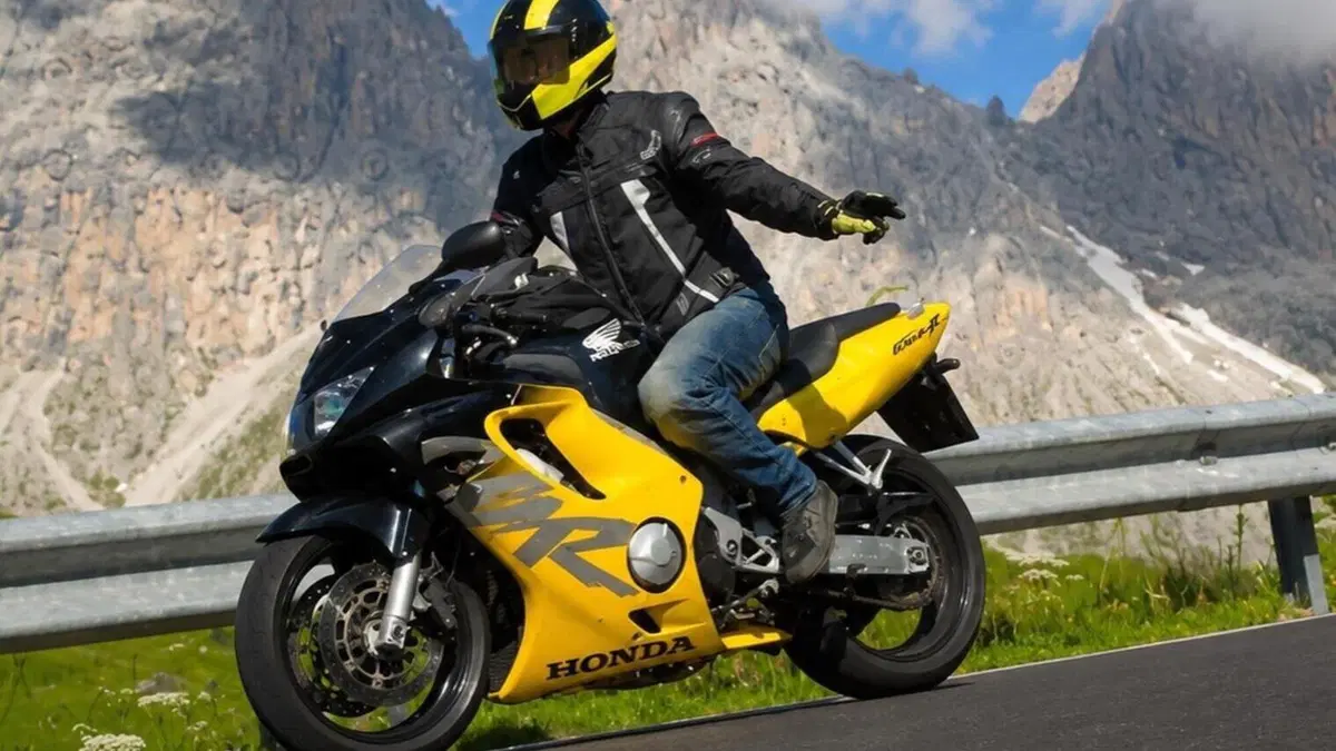 Honda CBR 600 F (1999 - 00)  (6)