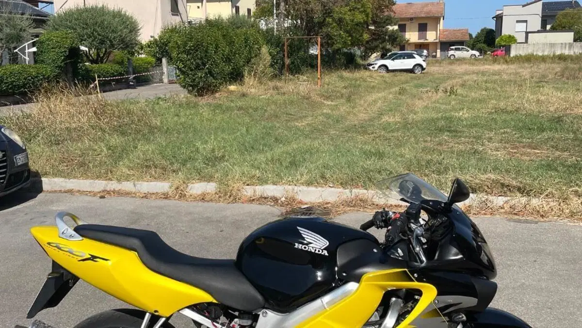 Honda CBR 600 F (1999 - 00)  (8)