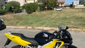 Honda CBR 600 F (1999 - 00)  (8)