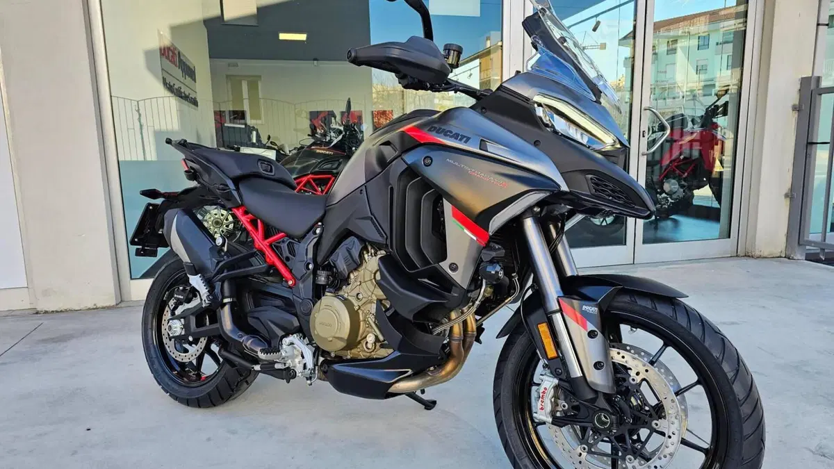 Ducati Multistrada V4 S Grand Tour (2024) 