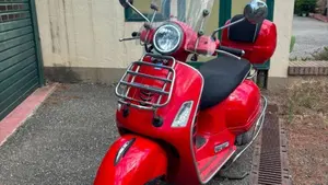 Vespa GTS 300 (2017 - 18)  (2)