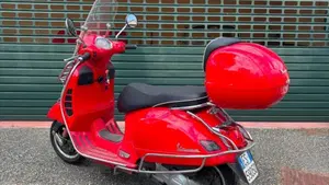Vespa GTS 300 (2017 - 18)  (4)