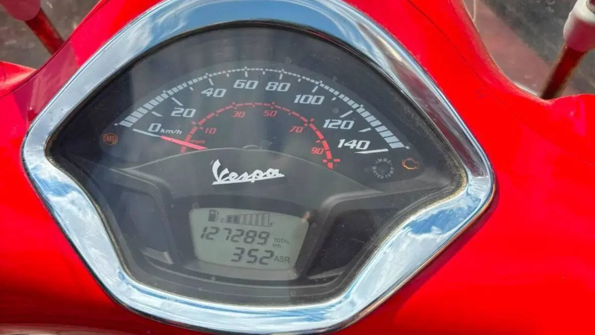 Vespa GTS 300 (2017 - 18)  (12)