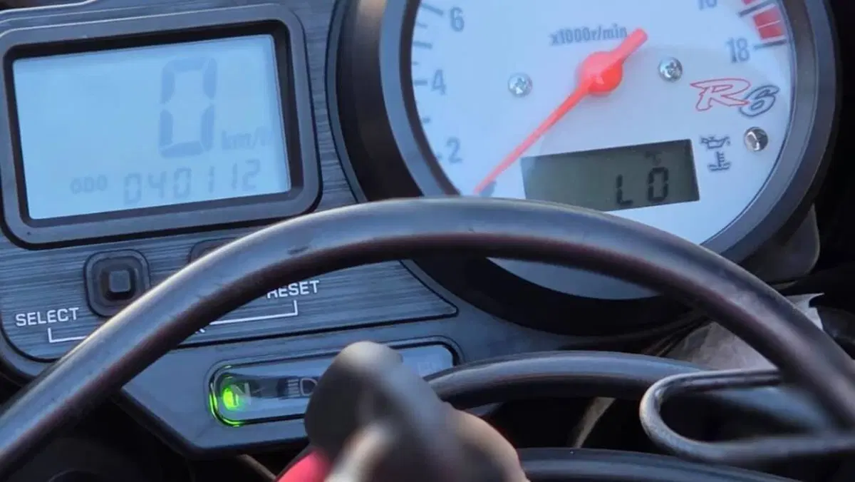Yamaha YZF R6 (1999 - 00)  (2)