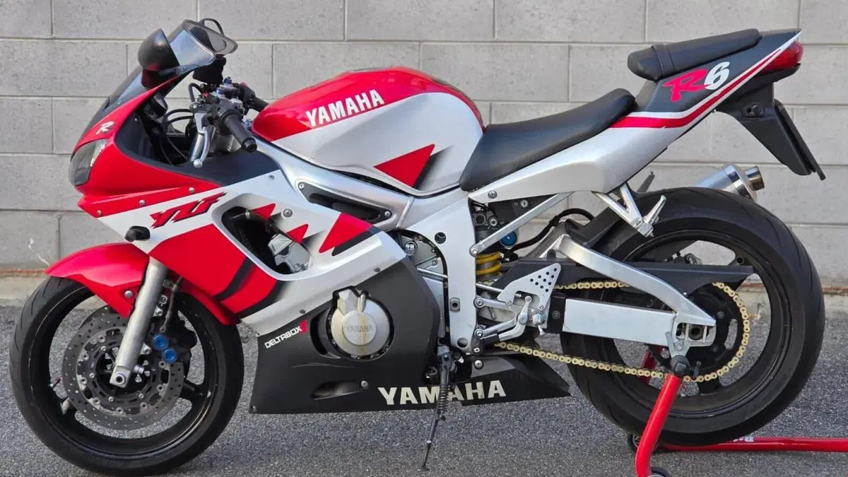 Yamaha YZF R6 (1999 - 00) 