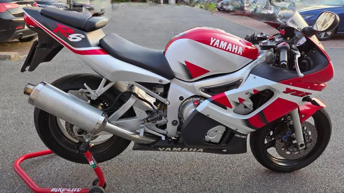 Yamaha YZF R6 (1999 - 00)  (3)