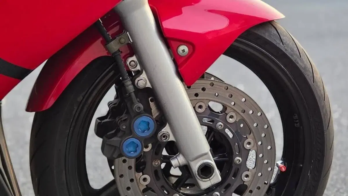 Yamaha YZF R6 (1999 - 00)  (7)
