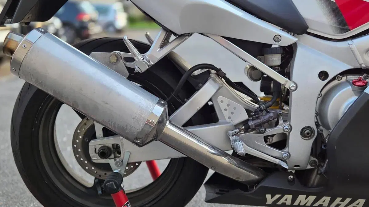 Yamaha YZF R6 (1999 - 00)  (8)