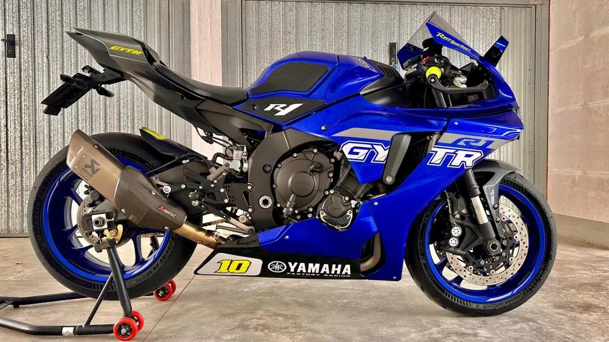 Yamaha YZF R1 (2020 - 25)  (2)