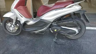 Piaggio Beverly 350 SportTouring ie ABS (2011 - 17) usata