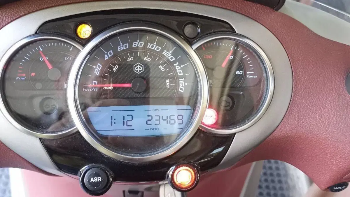 Piaggio Beverly 350 SportTouring ie ABS (2011 - 17)  (4)