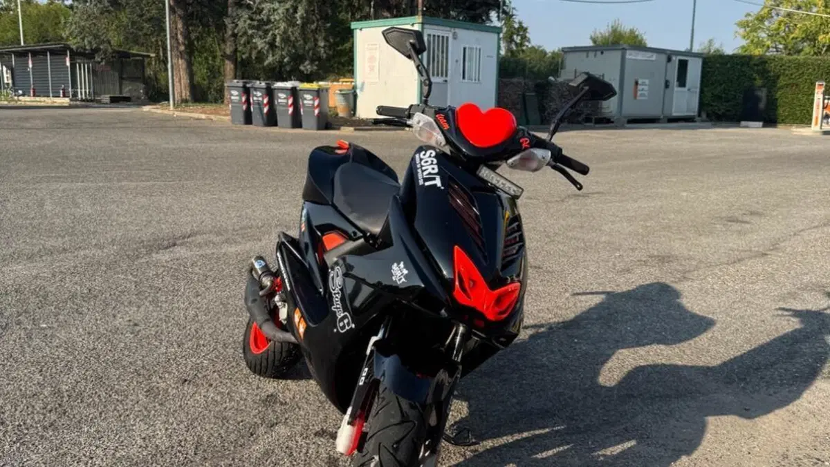 Yamaha Aerox 50 R (2007 - 18)  (2)