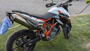 KTM 990 Supermoto R (2009 - 11)  (4)