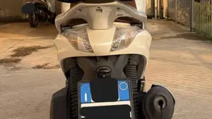 Piaggio Beverly 300 i.e. (2010 - 16)  (4)