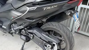 Yamaha T-Max 560 (2022 - 24)  (6)